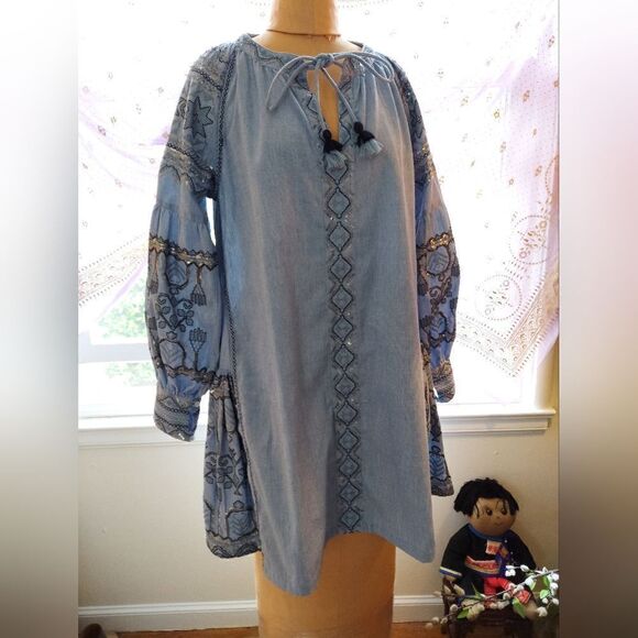 Rose & Rose  Dress Beautiful Embroidered Sequin Dress Size M - Picture 1 of 15